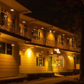 Bīr में, होटल Whoopers Hostel Bir- FRIENDS themed