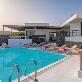 Villa Inma Calero by Villa Plus