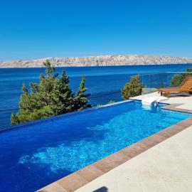 Villa Relax , with seaview and two pools near beach – hotel w mieście Starigrad