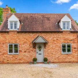Orchard Cottage โรงแรมในAlderton