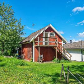 1 Bedroom Cozy Apartment In Gullspång, hotel v destinácii Gullspång