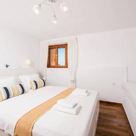 Athina's apartment, hotel sa Panagia