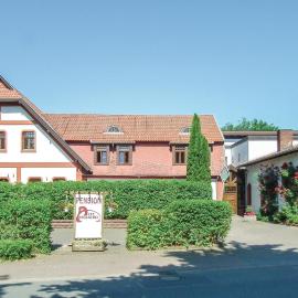 Nine-Bedroom Holiday Home In Petershagen Ot Frille, hotelli kohteessa Frille