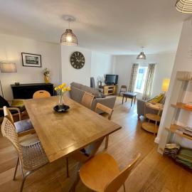 The Knots-Spacious 3 bedroom apartment in Bridport