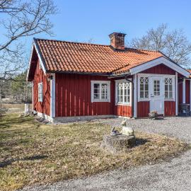 Cozy Home In Söderköping With Kitchen, hotel en Söderköping