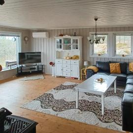 Awesome Home In Marnardal With Kitchen, hotel en Marnardal