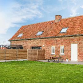 Awesome Home In Stavele With Wifi, Hotel in Stavele