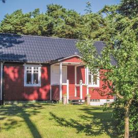 Three-Bedroom Holiday Home In Borrby, Hotel in Borrby
