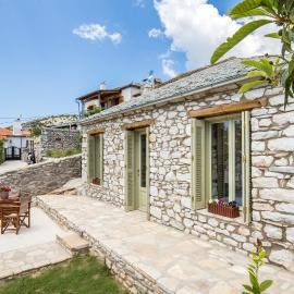 Ahirona, hotel i Theologos
