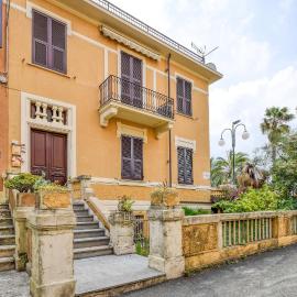 2 Bedroom Lovely Apartment In Chiavari