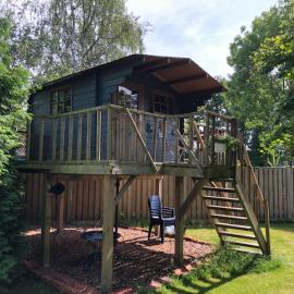 Treehouse op het platteland van Huize Ouwervelden, hotell i Centrum