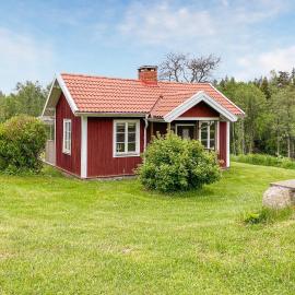 Stunning Home In Tranhult With Kitchen, hotel v destinaci Tranhult