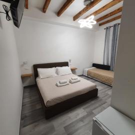 5 Terre Station Rooms, hotel en La Spezia