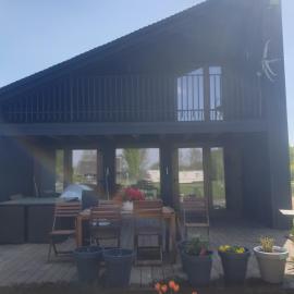 Domek nad wodą, hotel en Łuka