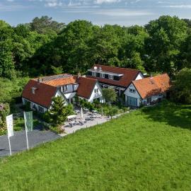 Villa de Hazelaar, готель у місті Схорл