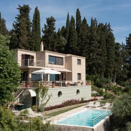 Terra e Mare Seaview Villa with Private Pool & Beach access – hotel w mieście Benitses