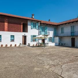 cascina Abelloni, готель у місті Діано-д'Альба