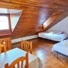 Estudi Casa Xulla، فندق في تاوول