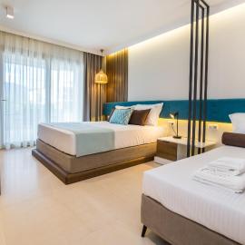 Elegant Corner Superior Rooms & Apartments