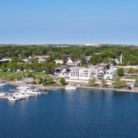 108 Edgewater Inn, hotel em Charlevoix