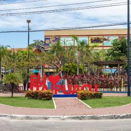 Studio completo com ar, garagem e varanda espaçosa em Itaipuaçu - Ideal para 3 pessoas, hotel in Maricá