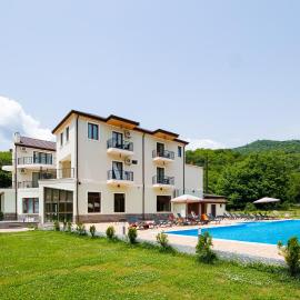 Sviana Resort – hotel w mieście Telawi