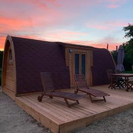 Le charmant Pod du Parolais, hotell sihtkohas Beauvoisin