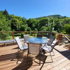 Une EVIDENCE TENDANCE ET DESIGN, hotel i Ornans