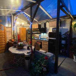 Bungalow mit Sauna in einer ruhige Wald Lage. โรงแรมในGroßnaundorf