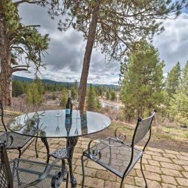 Private McCall Apartment w/ Mountain View!, hotel in Donnelly