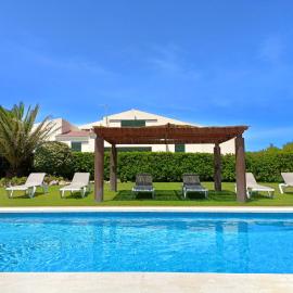 VILLA VEGA RELAX EN EL PARAISO, hotel a es Mercadal