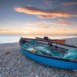 Luxurious Beach House Chesil Beach. Sleeps 6, hotel in Castletown