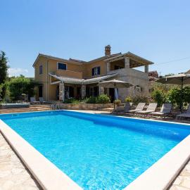Villa Salvea with heated pool
