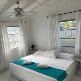 Home2Home Guesthouse, hotelli kohteessa Christ Church