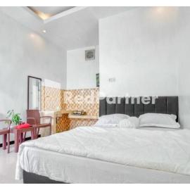 Griya Rahayu Guesthouse Mitra RedDoorz near Jatim Park 2 Batu, hotel a Tlekung