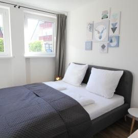 Modernes Apartment - Terrasse und Parkplatz