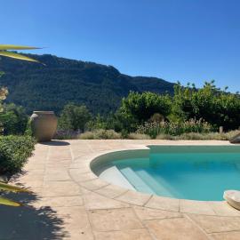 Villa Câline chambres d'hôtes, hotel v destinácii Vesseaux
