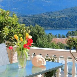 Blue Lagoon Luxury Apartment G2, hotel in Argostoli