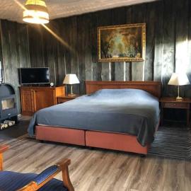 Forest cabin, hotel i Ozolaine
