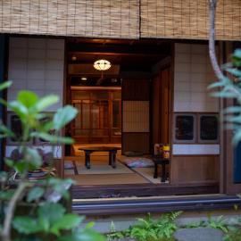 金沢町家ゲストハウスかるた, hotel di Kanazawa