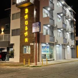 Hotel & Suites Bausan, מלון בבוקה דל ריו