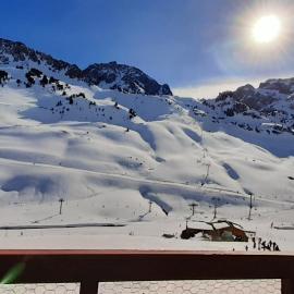 La Mongie, Studio pieds des pistes, parking intérieur privé – hotel w mieście La Mongie