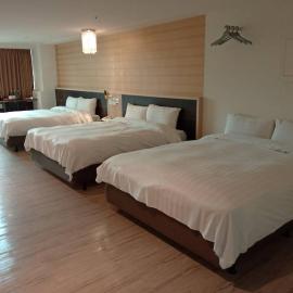 Dengfeng Milan Business Hotel, hotel sa Huwei