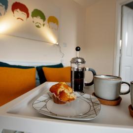 Chichele House, sleeps 8, Nr Rushden Lakes, allocated parking, corporate welcome