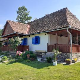 Siklód. Csaba vendégház (5 fő), hotel sa Şiclod