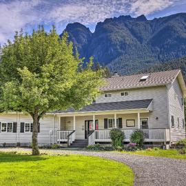 Riverside North Bend Oasis: Stunning Mountain View, hotel in North Bend