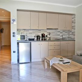 Johns Cozy apartments -10 min from Athens Airport Self Check-In!, hotel Szpátában