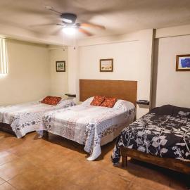 Suite con 2 recamaras,2mini splits, Parking Wifi 100 mb, cocina، فندق في سيوداد فاليس