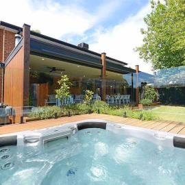 Nirvana Retreat, hotel a Frankston