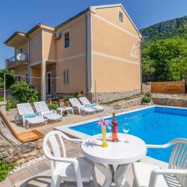 Amazing Home In Grizane